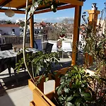 Nikolas Apartman