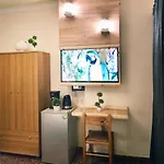 尼古拉客房酒店 *