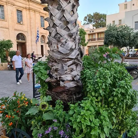 Nikolas * Hriszí Aktí Haniá