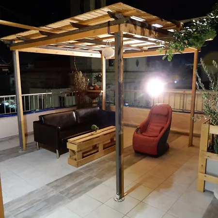 Nikolas * Hriszí Aktí Haniá